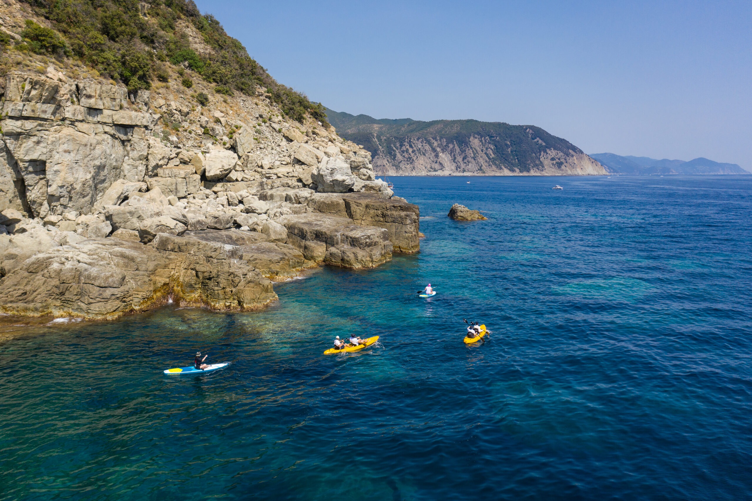 La costa di Riva Trigoso vista dal kayak